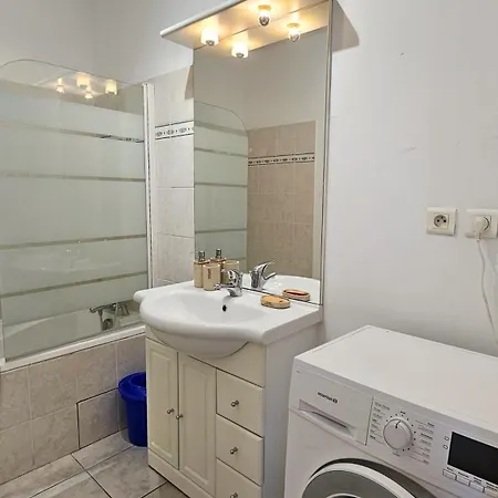 Appartement T2 Au Coeur De Avec Terrasse !